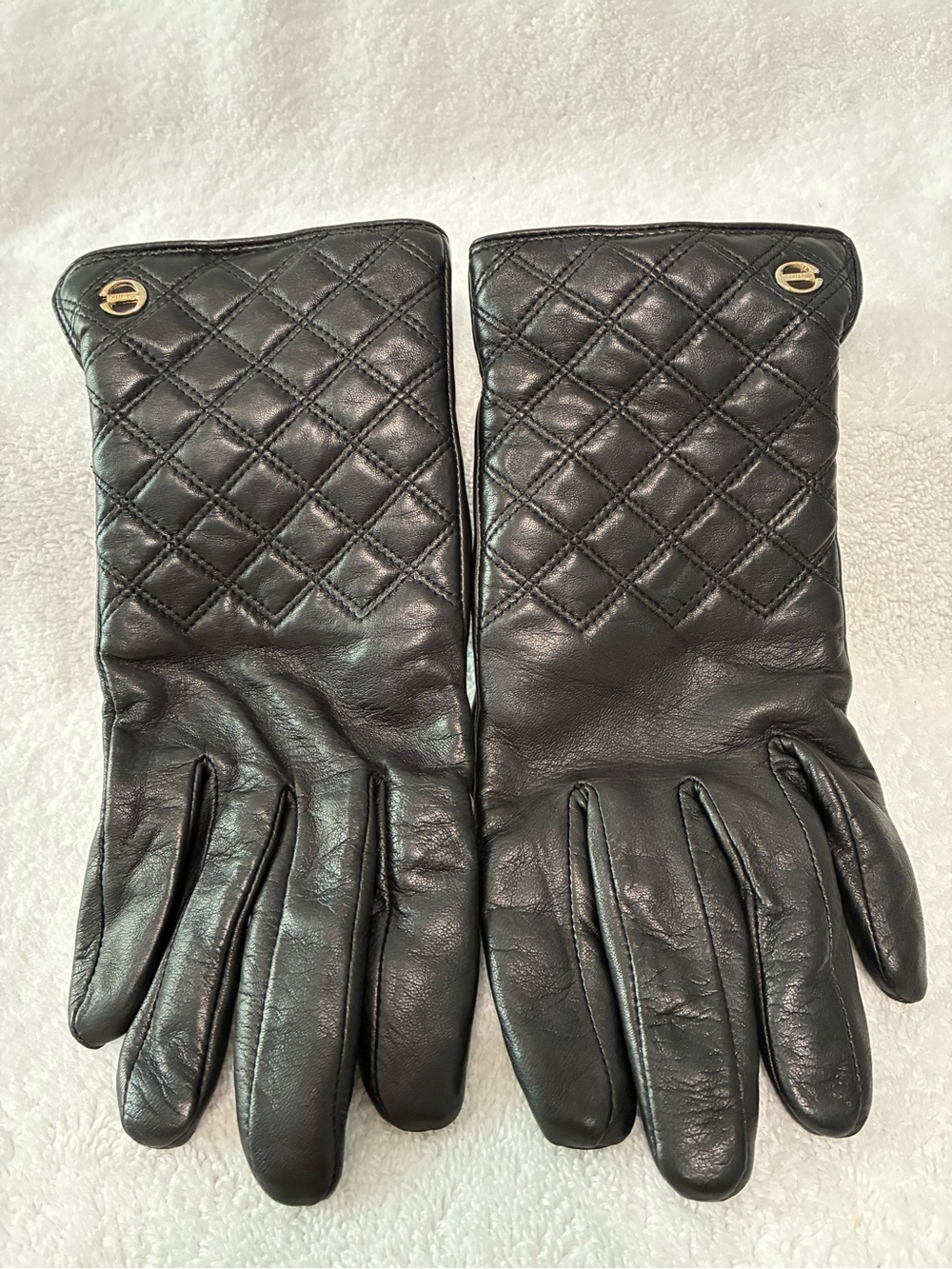 ELMA quilted leather gloves are a sleek, cold-weather accessory. Thinsulate